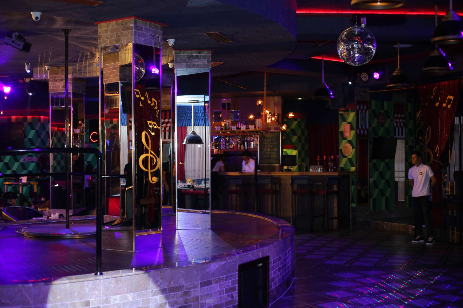 PUB CLUB PARLIAMENT